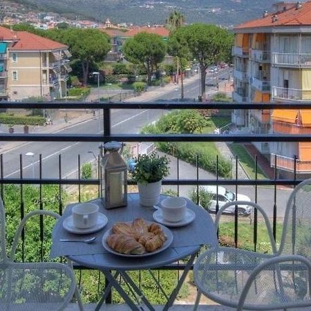Ad Un Passo Da… Apartment Pietra Ligure Exterior foto